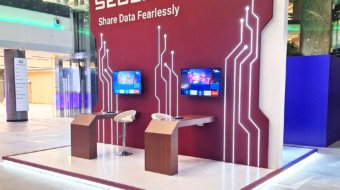 تصميم جناح معرض سيكلور بأعمال ديكور مخصصة