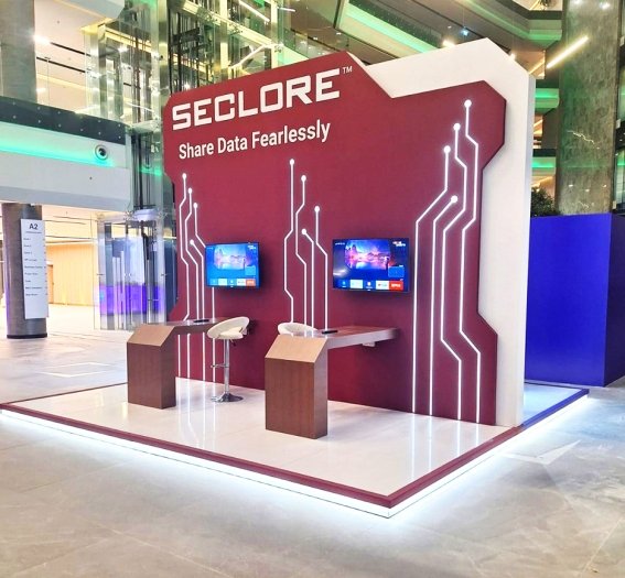 تصميم جناح معرض سيكلور بأعمال ديكور مخصصة